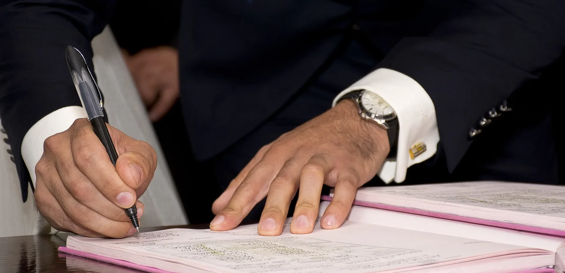 hand signing in book o'connor zanardo